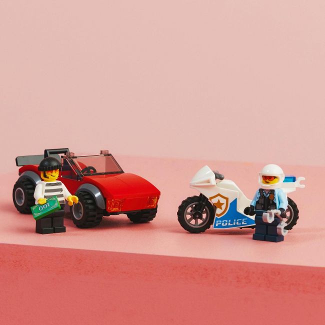 Lego city, politist pe motocicleta in urmarirea unei masini, numar piese 59, varsta 5+